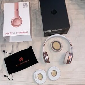 Beats solo 3 wireless special edition rose gold headphones •READ DESCRIPTION•